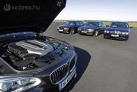 V12 előtt tiszteleg a BMW 23