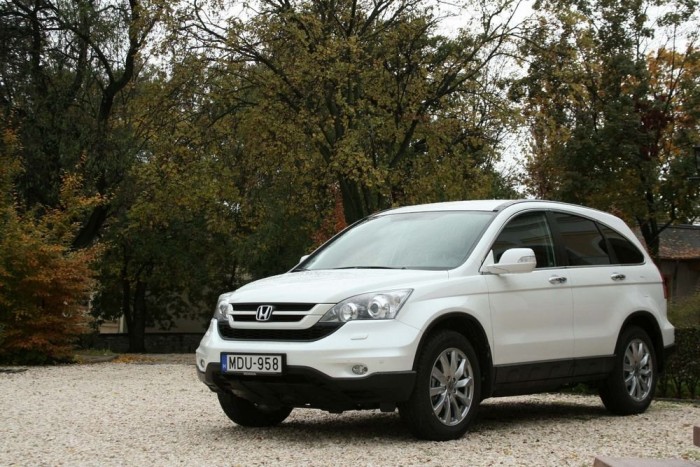 Az előd erényeit csiszolták tovább, a motorpaletta és a tengelytáv nem változott