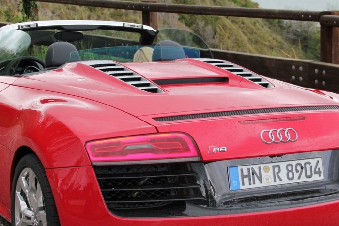 550 lóerő esőben – még élek 12 | Vezess Elöl hat-hat, hátul négy-négy fékdugattyú lassítja az R8-at