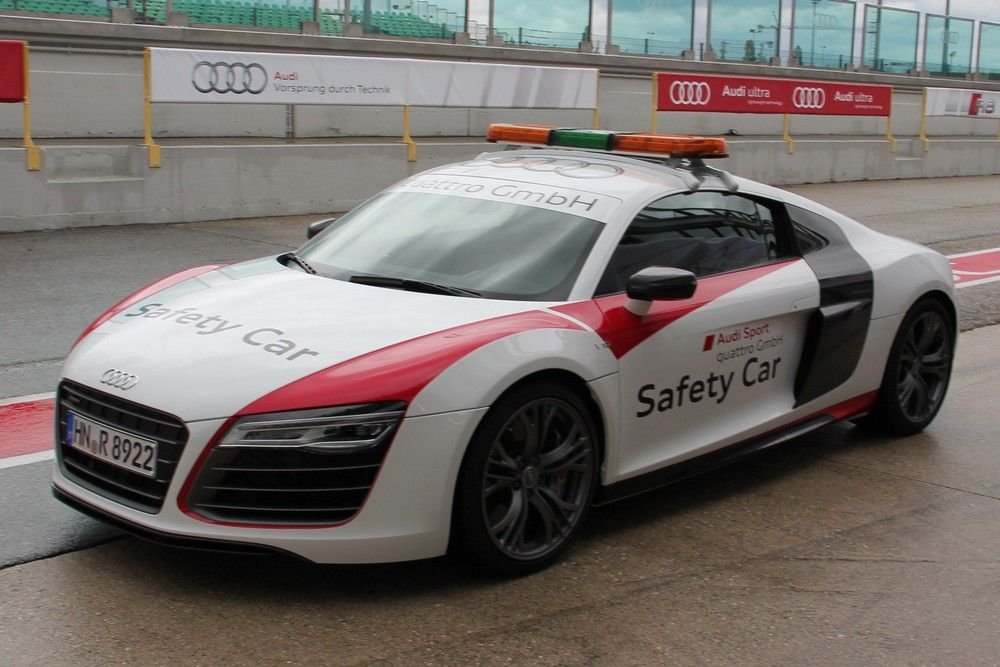 Safety car-nak is szép az R8