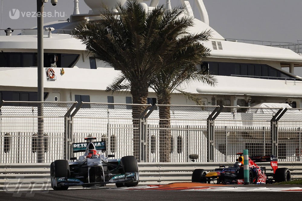 F1: Erős tempóval kezdett Hamilton 21