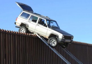 Filmbe illő csempészmódszer