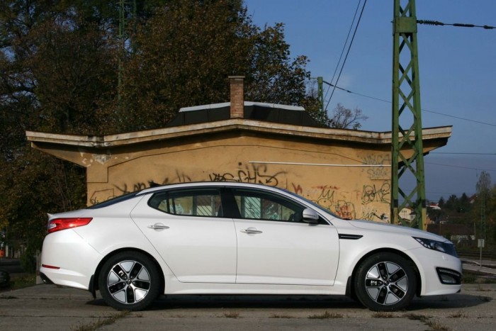 A 2,8 méteres tengelytáv komoly teret hagy az utastérnek, nem is lehet panasz a helykínálatra