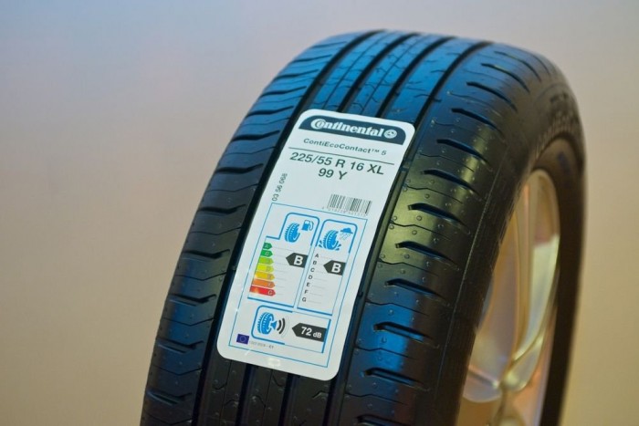 Címke a gumin - november 1-től kötelező, de értelme semmi