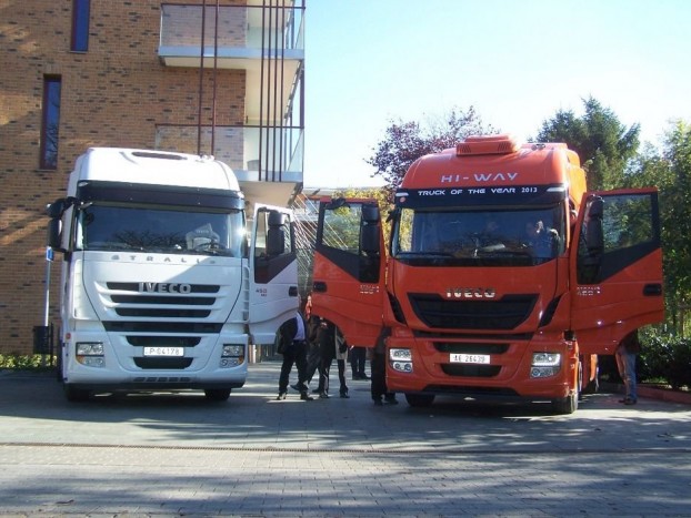 Íme az új Iveco Stralis High-way 1 A korábbi és az új változaton jól látható az aerodinamikai fejlődés.