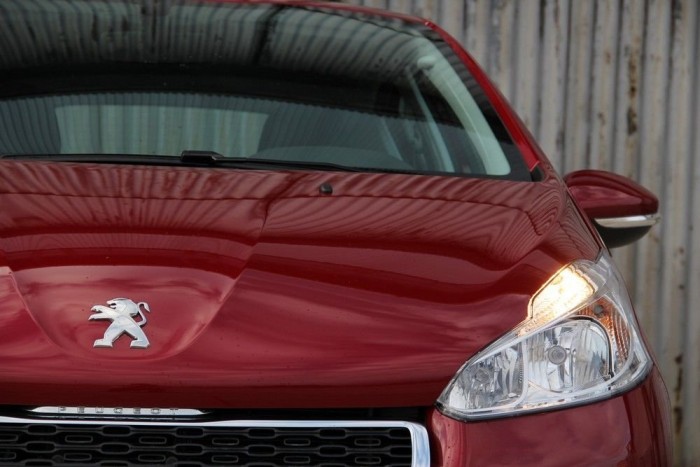 A legjobb rossz gokart hétköznapokra 14 | Vezess A menetjelző fényt LED-ek helyett hagyományos izzóval oldotta meg a Peugeot