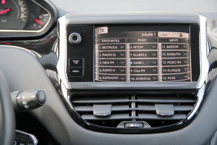 A legjobb rossz gokart hétköznapokra 10 | Vezess Láttak már autóban egy képernyőn ENNYI eltárolt rádióállomást egyszerre?