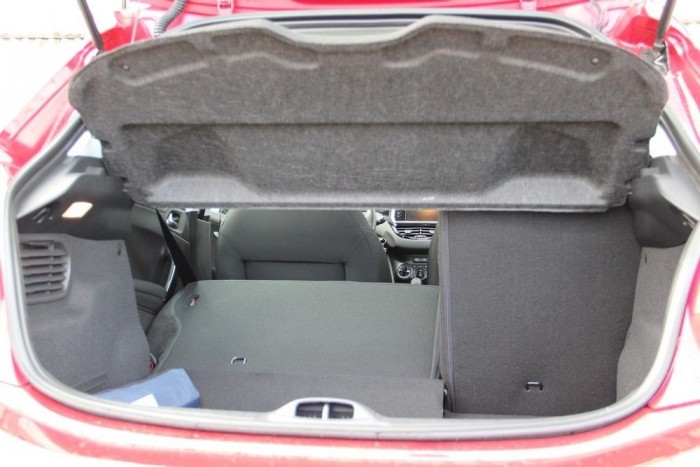 A legjobb rossz gokart hétköznapokra 12 | Vezess 285 literes, átlagosan okosan tervezett csomagtér