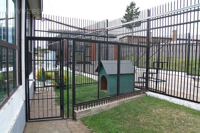 Több biztonsági zóna választja el a fogvatartottakat a külvilágtól