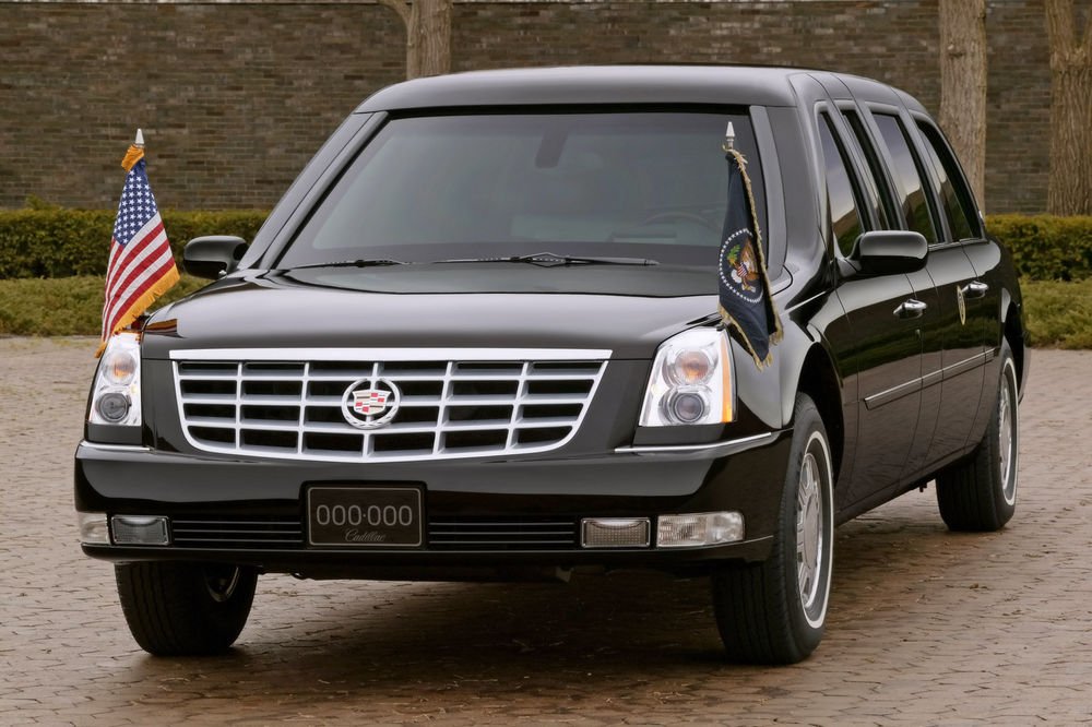 A kilencvenes évek óta kizárólag Cadillac limuzin szállítja az elnököt