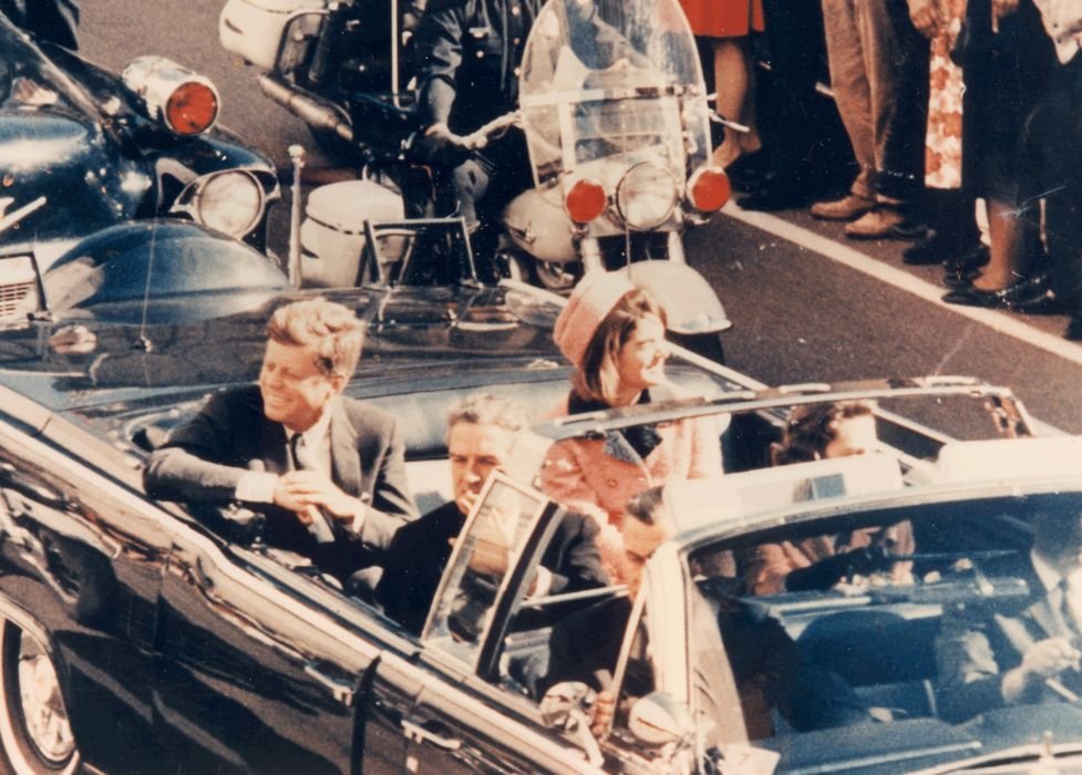 Ez az autó összeforrott egy dátummal, az amerikai történelem fekete napjával, az 1963. november 22-én bekövetkezett Kennedy gyilkossággal.
