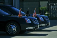 Az elnöki limó nem jár egyedül, általában 30-45 tagú konvoj része