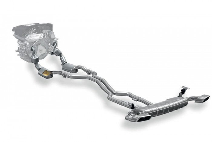 Letaglózó Porsche V8-as dízellel 16 | Vezess Nemesacélból van a kipufogócső. A kipufogóhang egész jó, inkább a nyolchengeres hang, semmint a dízelség dominál