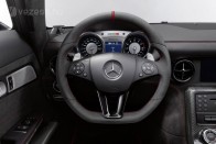 Keménykedik a Mercedes SLS 23