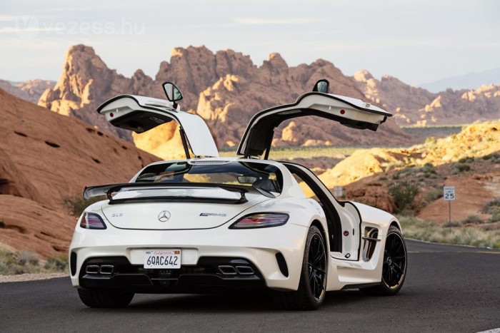 Keménykedik a Mercedes SLS 7