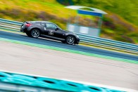 Két Nissan 370Z koptatta a gumikat, egész nap, versenytempóban