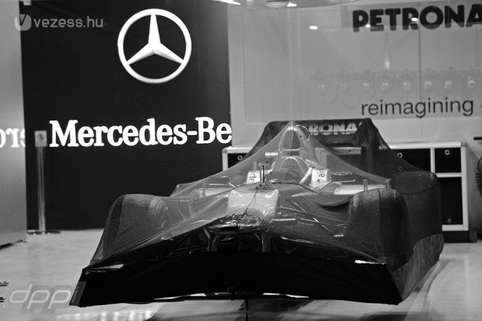 F1: A mélyrepülés is kell a Mercedesnek