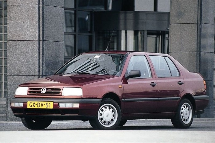 Alufelnivel télen-nyáron? 22 A Vento a VW márkajel miatt magas ársávban tanyázik képességeihez viszonyítva, csak négyajtós kivitelben készült