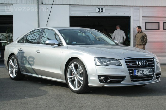 Légrugós az S8, lengéscsillapítását is elektronika vezérli