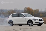 A BMW adu ásza egyértelműen a hátsókerék-hajtás, ezt a mutatványt egy konkurens sem tudja utánozni!