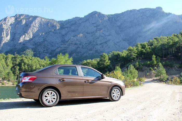 Decembertől hárommillió forint alatti áron érkezik a Peugeot 301