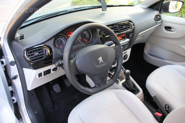 Világos belsővel különösen vonzó az autó