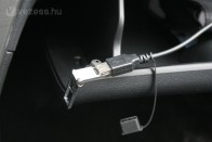 Praktikus dróton lóg az USB-csatlakozó