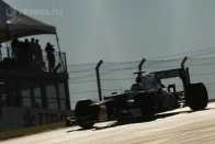 F1: A Pirelli mellényúlt a gumikkal 54