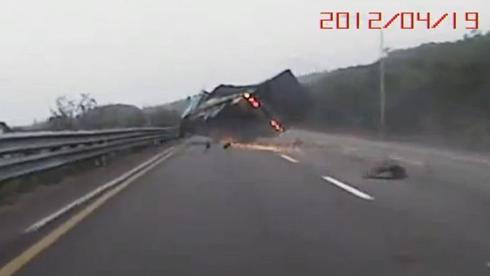 Félelemetes durrdefekt az autópályán