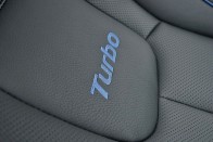 A Turbo feliratú üléseket tartalmazza a 800.000 forintos csomag,