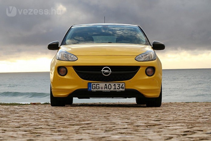 Két sorba kerültek az első lámpák. Alul csak az irányjelző lakik.