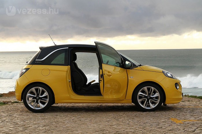 Háromajtós, négyszemélyes, városi divatkocsi