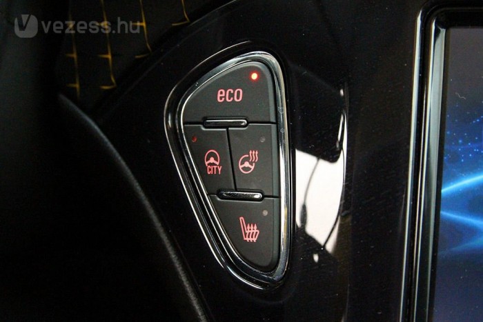 Nem mindennapi ebben a kategóriában a kormányfűtés