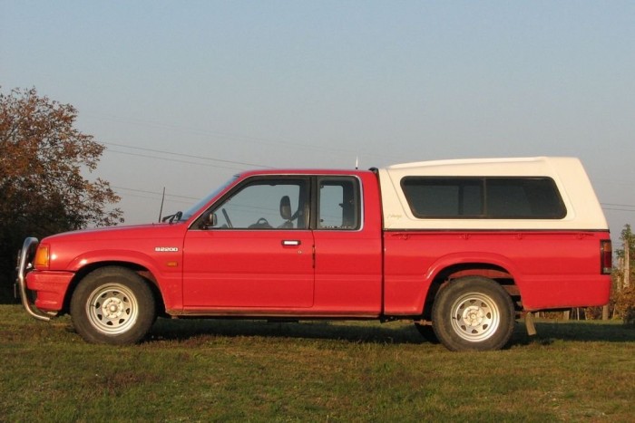 A platódoboz ablakain szúnyogháló is van: szükségszállásnak is megfelel a B2200