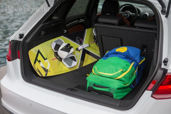 365-ről 1220 literre bővíthető a csomagtér