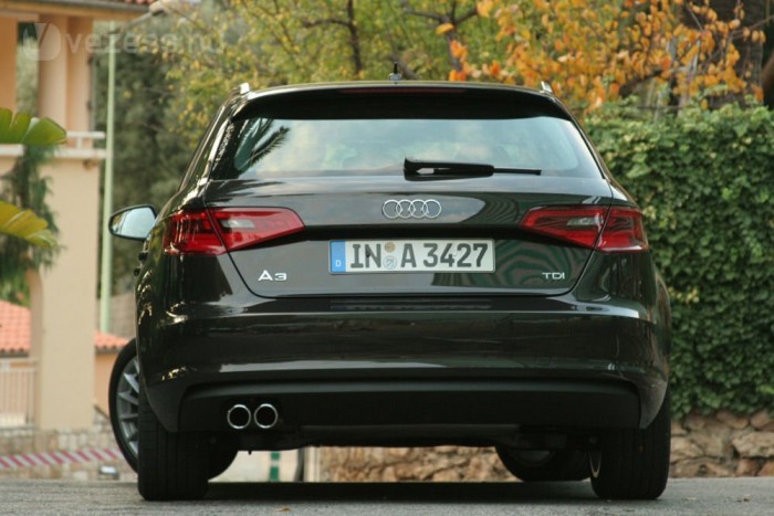 2014-ben jelenik meg a konnektorról tölthető hibridváltozat