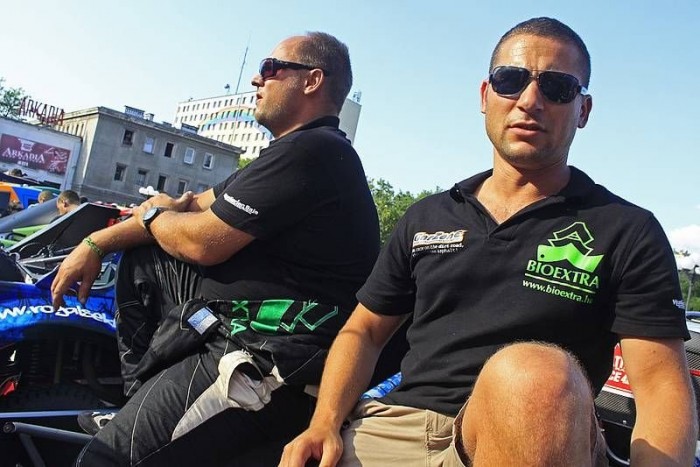 Spanyolországban hatalmas kalandot élt át a csapat, és sikerült a 25. helyen zárni sokkal komolyabb, jobban felszerelt csapatokkal küzdve 