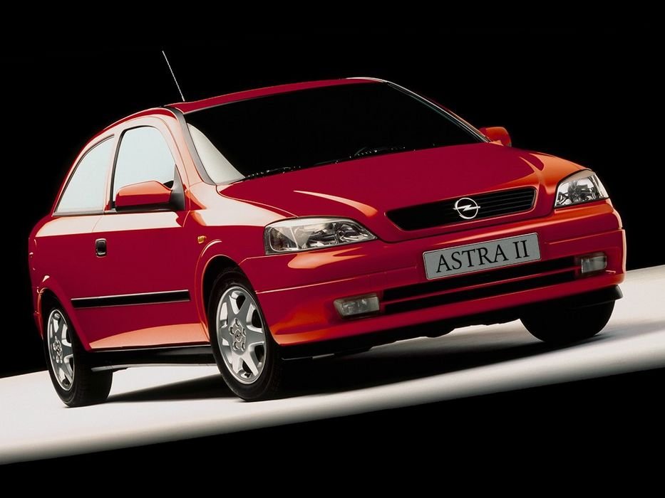 Nincs olyan markáns stílusa mint a Ford Focusnak, de elterjedt, megbízható típus a G Astra