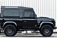 Land Rover Defender tweed-kosztümben 2