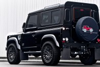 Land Rover Defender tweed-kosztümben 19