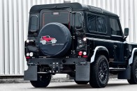 Land Rover Defender tweed-kosztümben 20