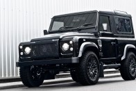 Land Rover Defender tweed-kosztümben 22