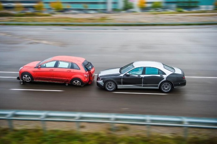 Az új S-osztállyal érkezik az Intelligent Drive 6