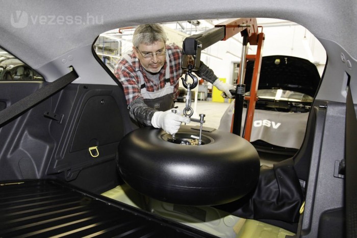 Olcsón autózni még mindig jó a gáz 8 | Vezess A gázszett beépítésével elveszne az autóra a garancia, de erre több importőr is megoldást nyújt