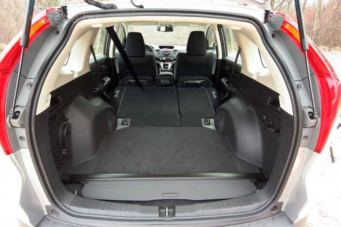 Lehajtott ülésekkel nagyszerű alkalmi szállássá változik a CR-V