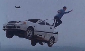 Észbontó autós üldőzés Suzukival