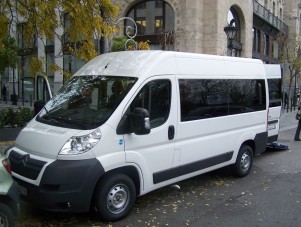 Különleges járművet kaptak a paralimpikonok