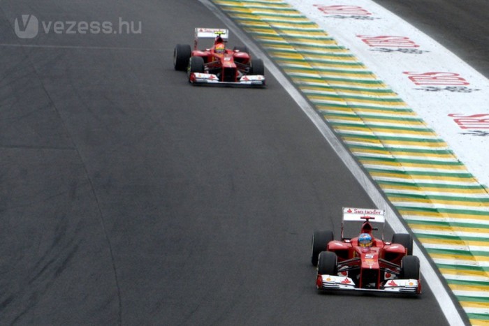 F1: Ráfekszik az időmérőre a Ferrari 2 F1: Ráfekszik az időmérőre a Ferrari 2