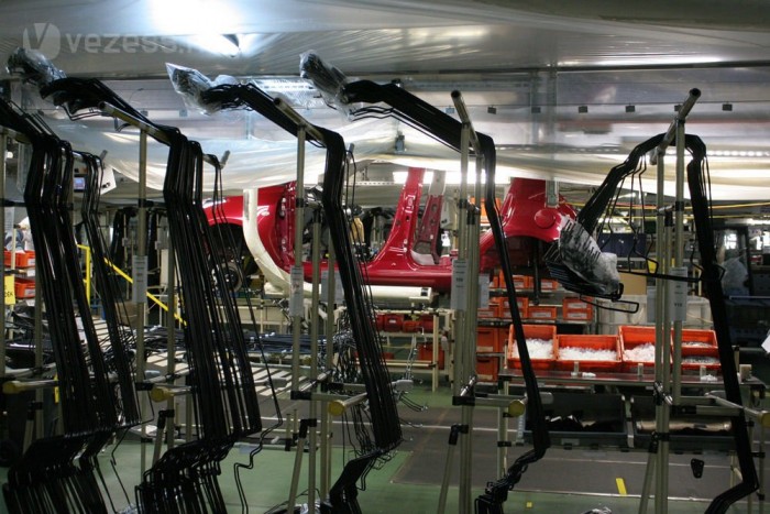 Mi lehet ez a sok fekete pálca? Üzemanyag-vezeték a helyes tipp