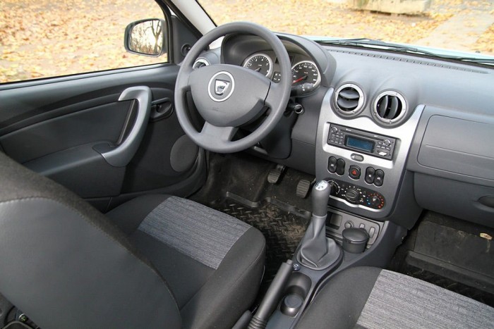 Szolid luxus, sok műanyag, de tágas